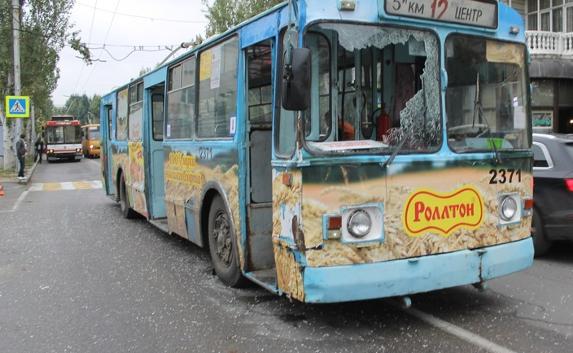 Троллейбус сбил пешехода в районе площади Ушакова